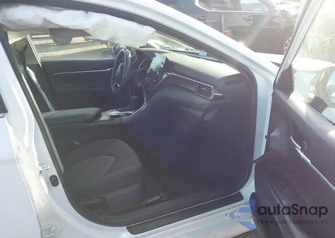 2024 Toyota Camry Le z USA, uszkodzony, nr VIN 4T1C11AK6RU859319